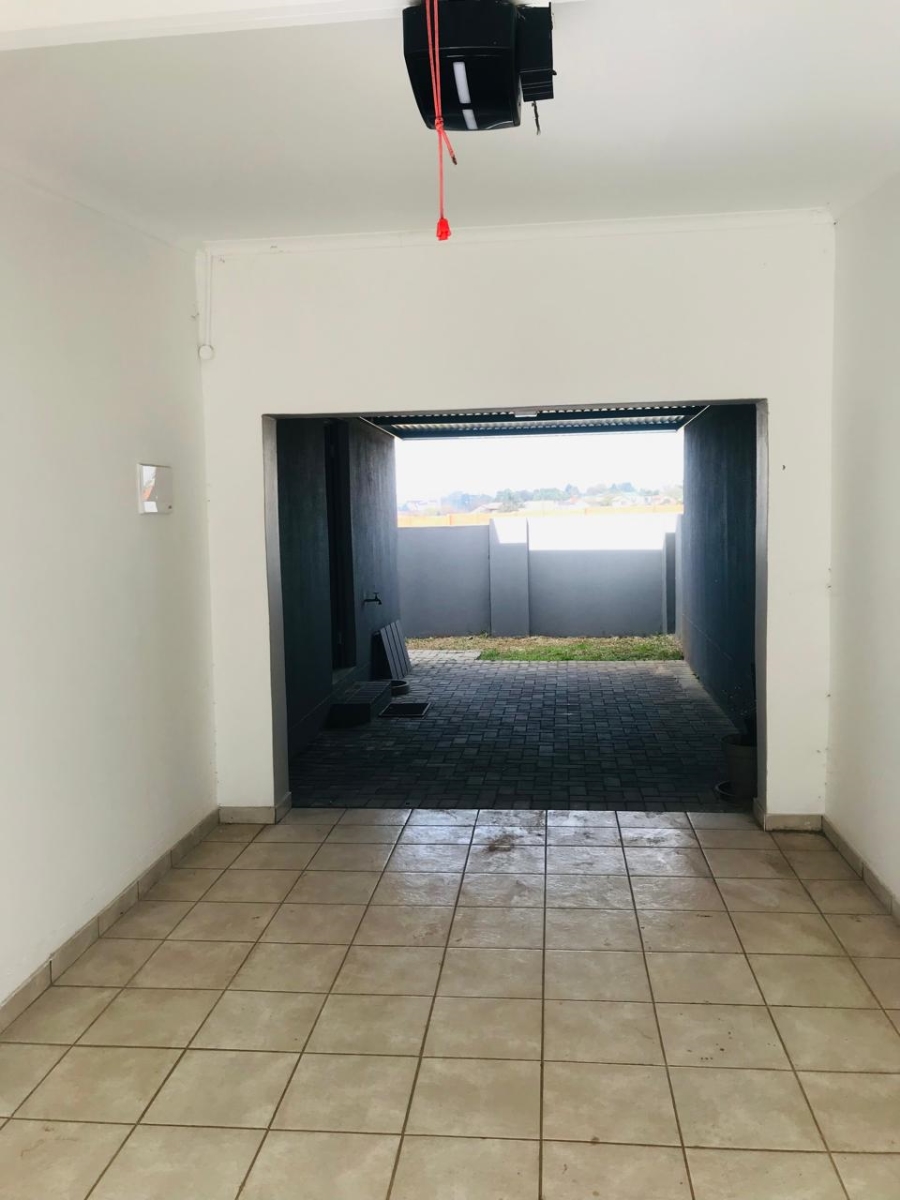 2 Bedroom Property for Sale in Aberdeen Eastern Cape